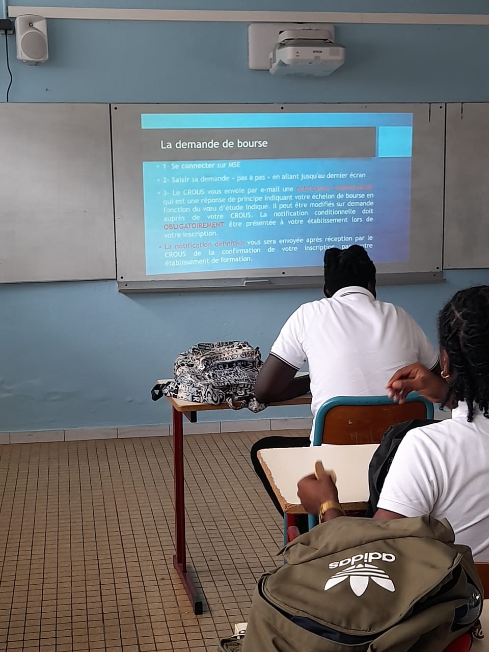 Présentation du dossier social étudiant avec les classes de Terminale ...